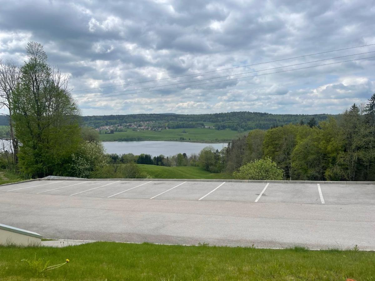 Appartement 4 Personnes Proche Lac Saint Point Montperreux Exterior foto